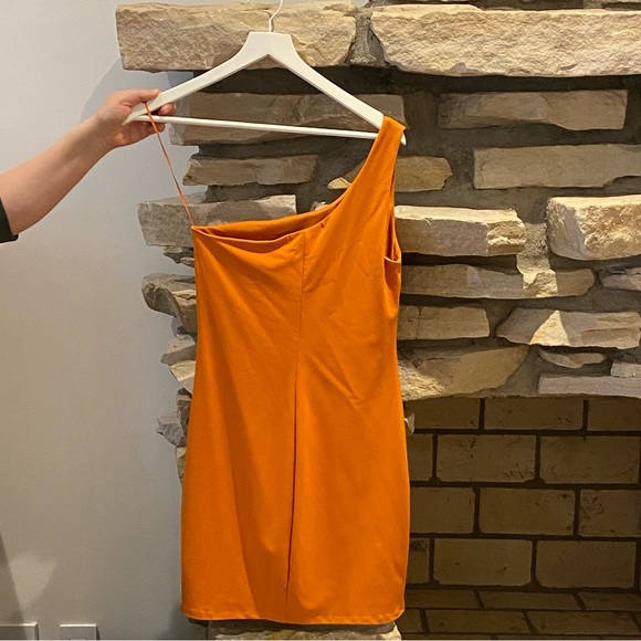 Off-shoulder dress - Picture 4 of 6